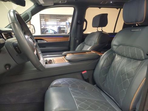 Used 2022 Jeep Grand Wagoneer Series III image 15