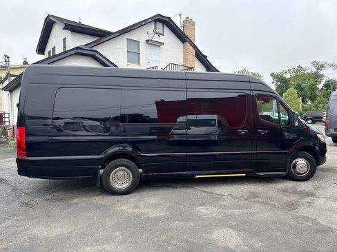 Used 2021 Mercedes-Benz Sprinter 3500 image 8