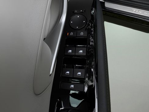 Used 2025 Hyundai Tucson Limited FWD image 17