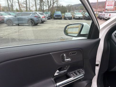 Used 2023 Mercedes-Benz GLA 250 4MATIC image 19