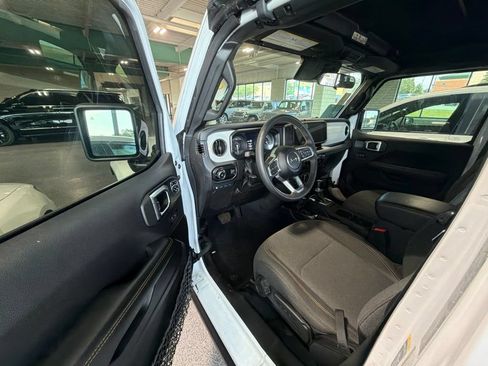 Used 2024 Jeep Wrangler Unlimited Sahara w/ Safety Group AWD/4WD image 9