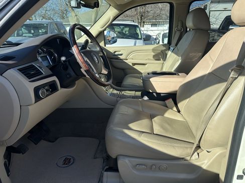 Used 2014 Cadillac Escalade ESV Premium image 35