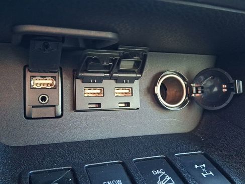 Used 2019 Toyota Highlander LE image 25