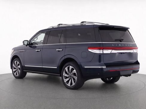 Used 2022 Lincoln Navigator L Reserve AWD/4WD image 4
