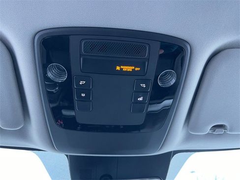 Used 2024 Kia Carnival LX image 30