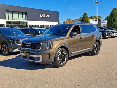 Used 2023 Kia Telluride EX w/ EX Captain's Chair Package