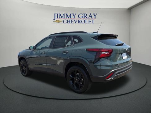 New 2026 Chevrolet Trax LT w/ Driver Confidence Package FWD image 3