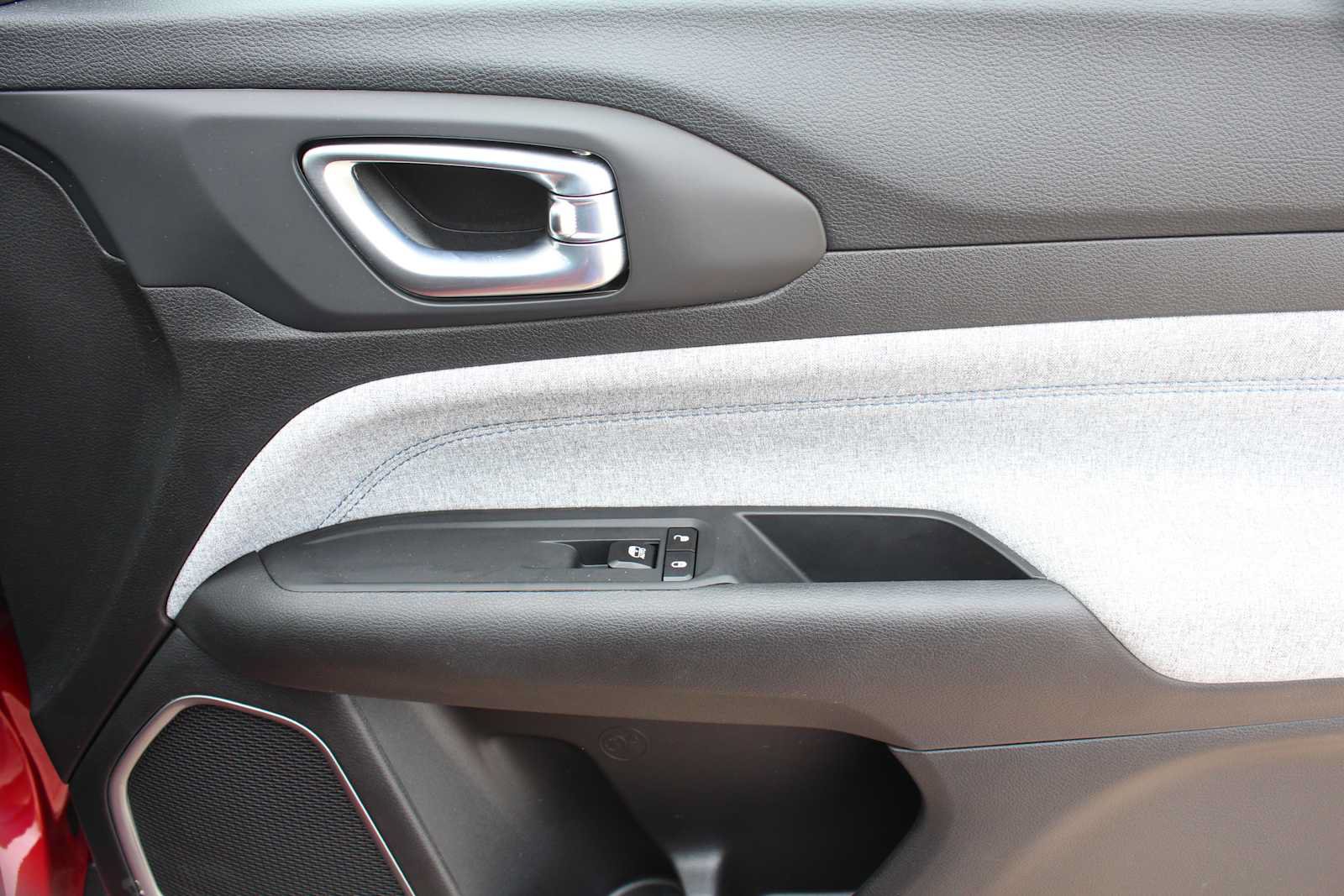 Used 2025 Jeep Compass Sport AWD/4WD image 19