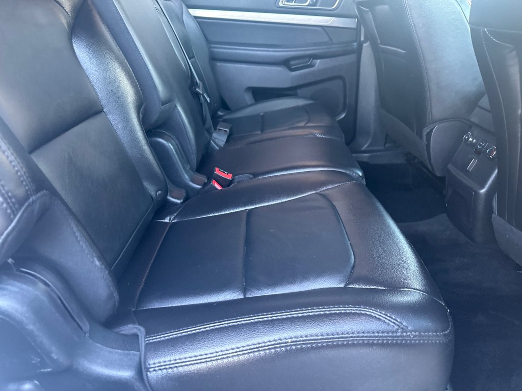 Used 2018 Ford Explorer XLT w/ Equipment Group 202A AWD/4WD image 15