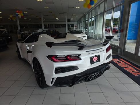 Used 2023 Chevrolet Corvette Z06 w/ Z07 Performance Package RWD image 4