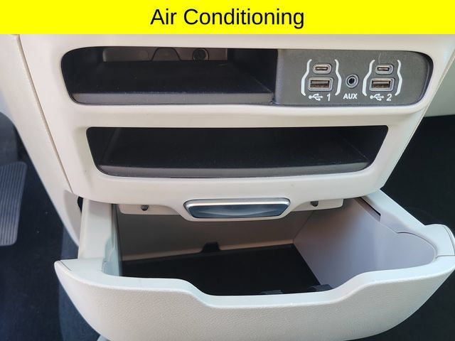 Certified 2024 Chrysler Pacifica Touring-L FWD image 17