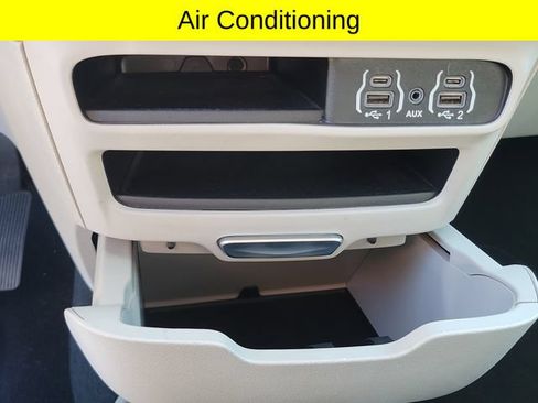 Certified 2024 Chrysler Pacifica Touring-L FWD image 17