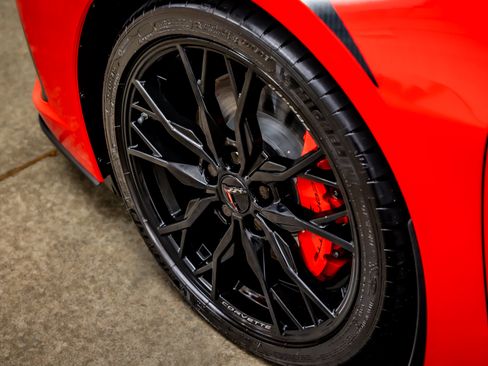 Used 2023 Chevrolet Corvette Stingray Premium Conv w/ Z51 Performance Package RWD image 16