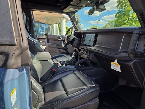 Certified 2025 Ford Bronco Badlands w/ Sasquatch Package AWD/4WD image 31