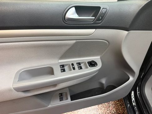 Used 2009 Volkswagen Rabbit S FWD image 12