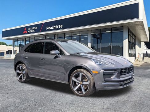 Used 2023 Porsche Macan AWD/4WD image 1