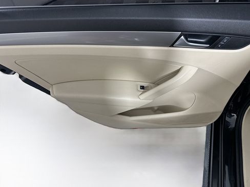 Used 2015 Volkswagen Passat 1.8T Limited Edition image 23