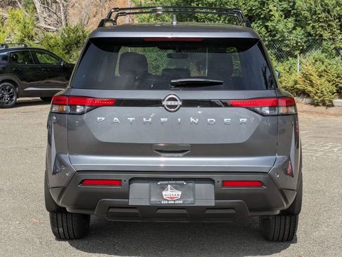 New 2025 Nissan Pathfinder SV image 6