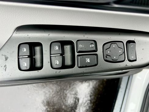 Used 2023 Hyundai Kona SE w/ Cargo Package image 20