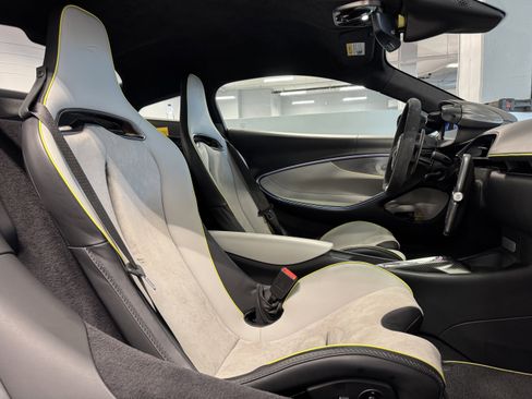 Used 2023 McLaren Artura image 15