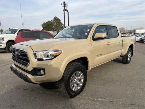 Used 2018 Toyota Tacoma SR5 image 2