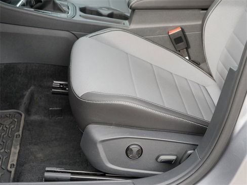 Certified 2025 Volkswagen Jetta SE image 14