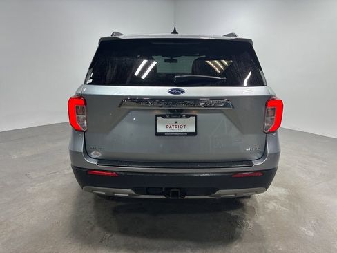 Used 2021 Ford Explorer XLT w/ Equipment Group 202A image 5