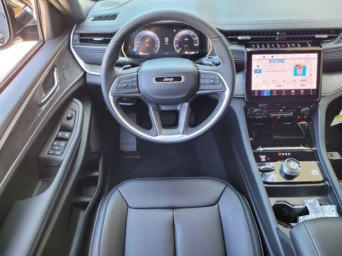 New 2025 Jeep Grand Cherokee Limited w/ Trailer Tow Package AWD/4WD image 5