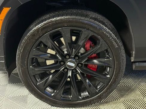 Used 2025 Cadillac Escalade ESV V w/ LPO, ONYX Package image 11