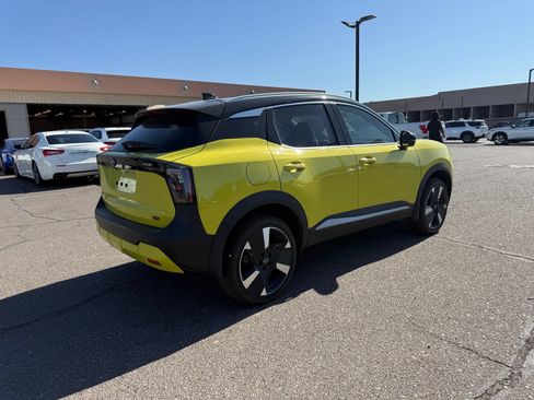 Used 2025 Nissan Kicks SR FWD image 5