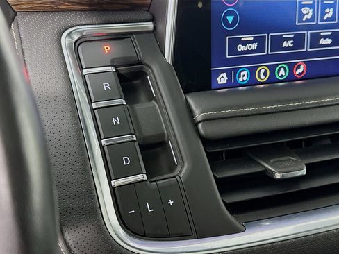 Used 2021 Chevrolet Tahoe Premier w/ Premium Package image 17