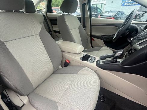 Used 2013 Ford Focus SE w/ SE Winter Pkg FWD image 13