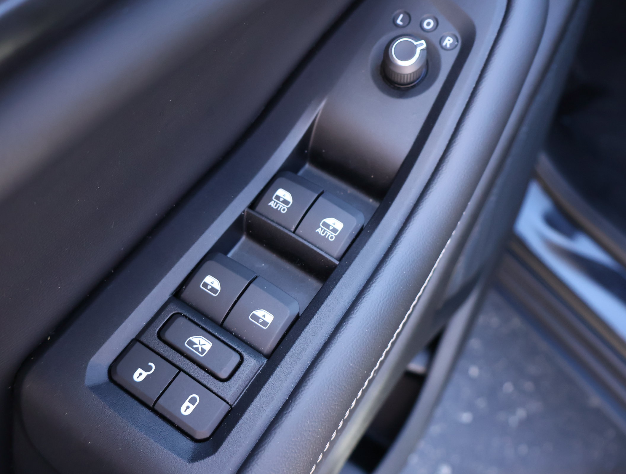 Used 2023 Jeep Grand Cherokee Altitude AWD/4WD image 8