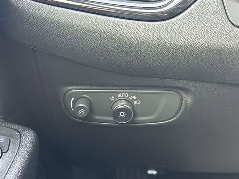 Used 2023 Chevrolet Equinox RS FWD image 18