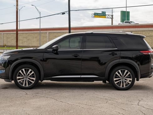 Used 2022 Nissan Pathfinder Platinum w/ Cargo Package image 4