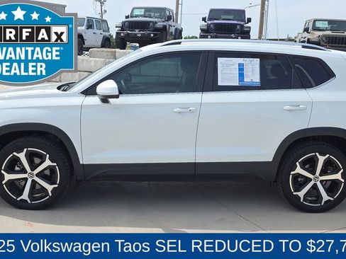 Used 2025 Volkswagen Taos SEL AWD/4WD image 2