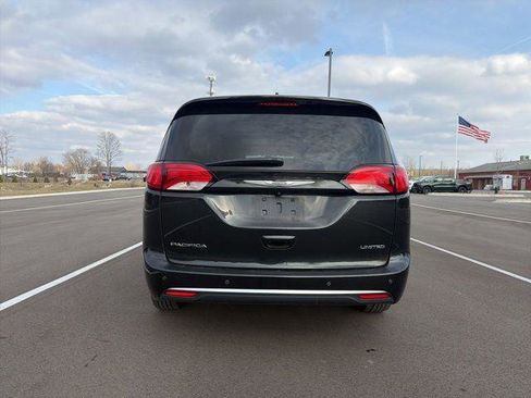 Certified 2019 Chrysler Pacifica Limited image 4