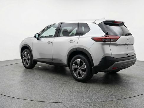 Used 2025 Nissan Rogue SV image 6