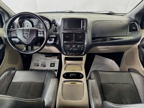 Used 2019 Dodge Grand Caravan SXT image 11