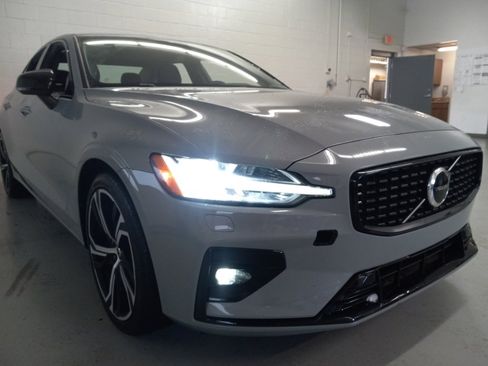 Used 2024 Volvo S60 B5 Core image 5