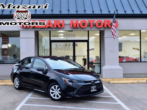 Used 2025 Toyota Corolla LE image 1