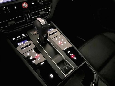 Used 2025 Porsche Macan image 20