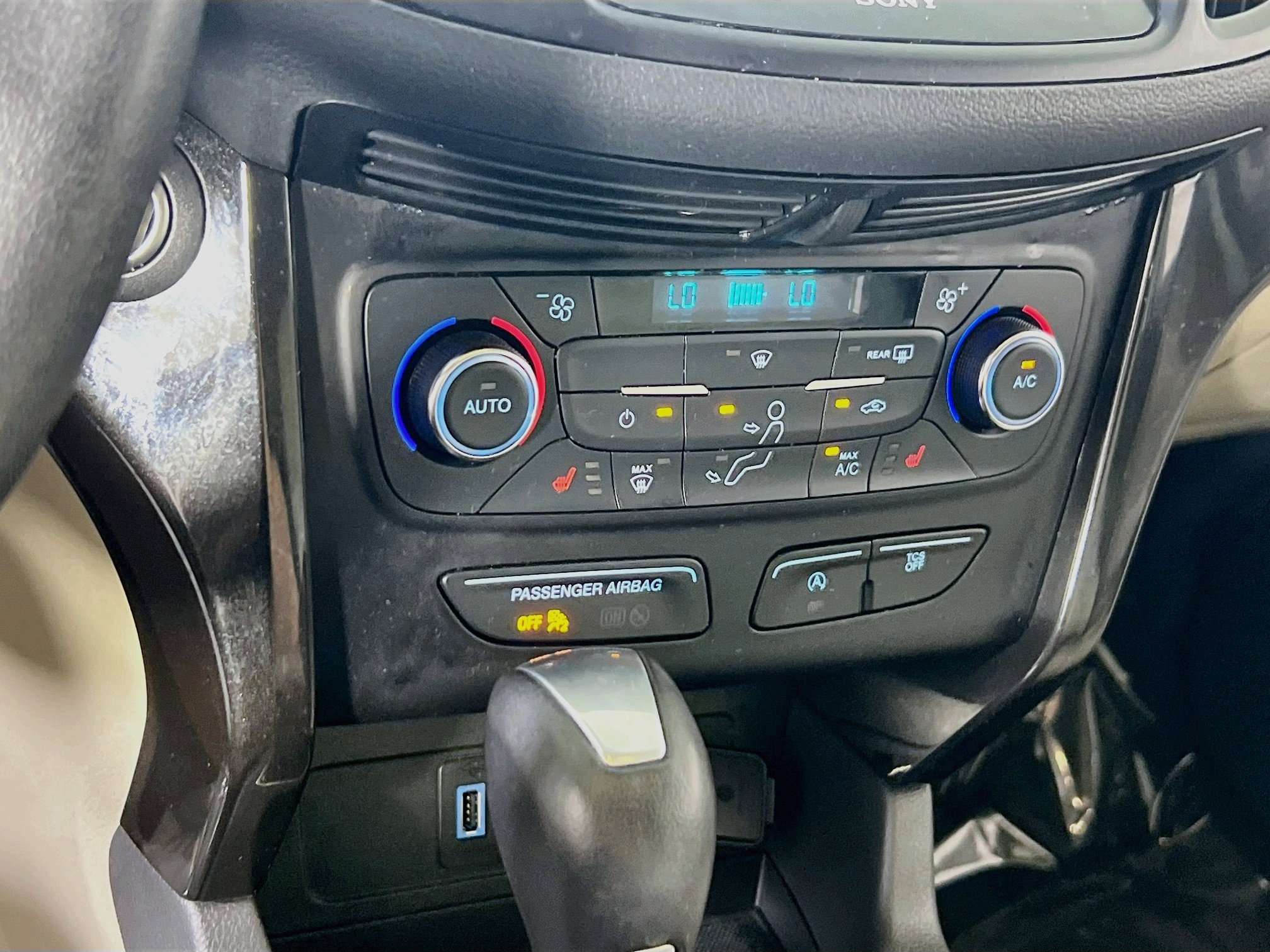 Used 2017 Ford Escape Titanium FWD image 16