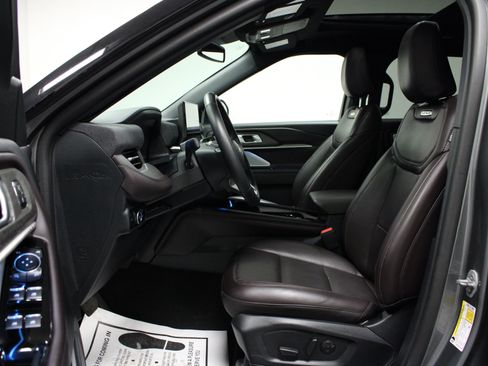 Used 2026 Ford Explorer Platinum AWD/4WD image 12
