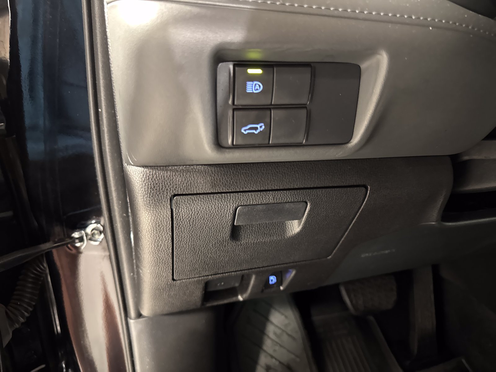 Used 2021 Toyota Highlander XLE AWD/4WD image 18
