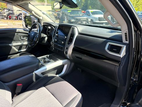 Used 2021 Nissan Titan SV w/ SV Convenience Package image 15