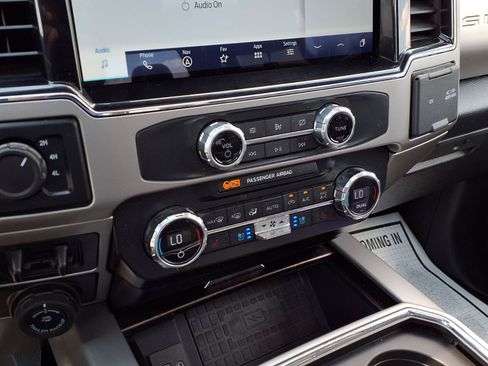 Used 2022 Ford F250 Lariat w/ Black Appearance Package AWD/4WD image 7