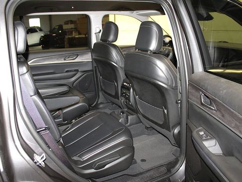 Certified 2023 Jeep Grand Cherokee L Limited AWD/4WD image 34