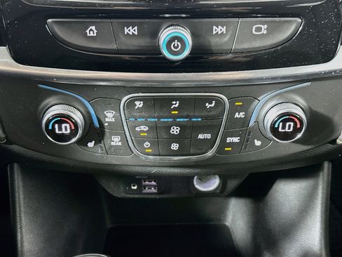 Used 2020 Chevrolet Traverse LT w/ LT Premium Package FWD image 24
