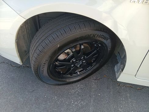 Used 2012 Toyota Prius Two FWD image 22